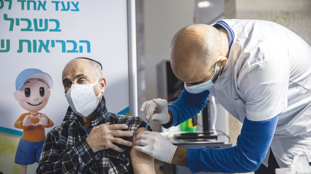 חיסון לקורונה (צילום: יונתן זינדל, פלאש 90)