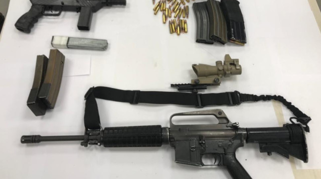 נשקים שנתפסו על ידי המשטרה (צילום: דוברות המשטרה)