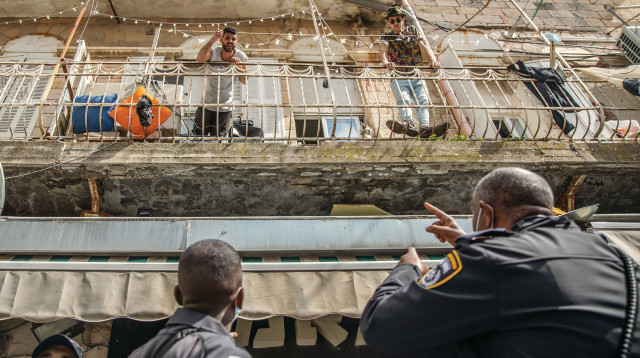 אכיפת משטרה (צילום: שיר טורם, פלאש 90)