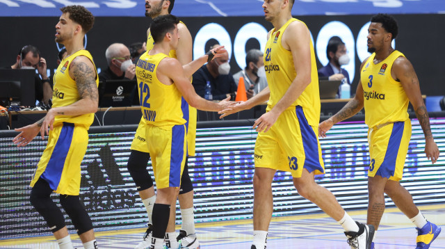 שחקני מכבי תל אביב (צילום: דני מרון)