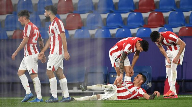 שחקני אתלטיק בילבאו חוגגים (צילום: David Ramos/Getty Images)