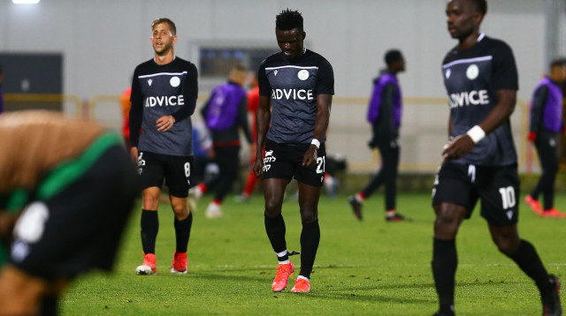 קיזיטו ושחקני כפ"ס מאוכזבים (צילום: לירון מולדובן)