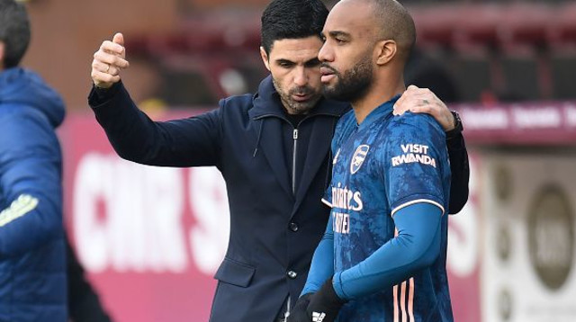 מיקל ארטטה , אלכסנדר לקאזט (צילום: PETER POWELL/POOL/AFP via Getty Images)