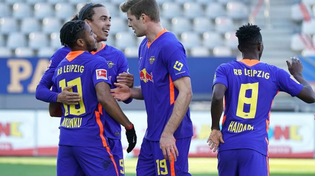 שחקני לייפציג חוגגים (צילום: Thomas Niedermueller/Getty Images)