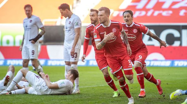 שחקני דיסלדורף חוגגים (צילום: Marius Becker/picture alliance via Getty Images)
