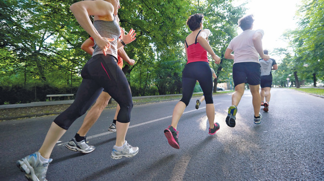 נשים באימון ריצה  (צילום: אינג אימג')