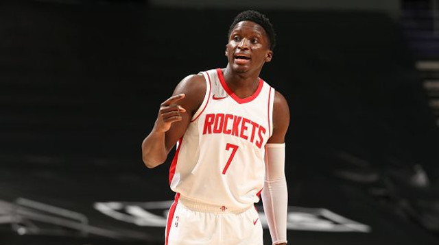 ויקטור אולדיפו (צילום: Kent Smith/NBAE via Getty Images)