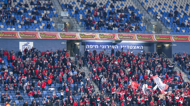 אוהדי הפועל חיפה (צילום: מאור אלקסלסי)