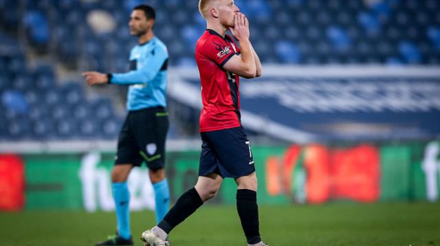 עידו שחר מתוסכל (צילום: מאור אלקסלסי)