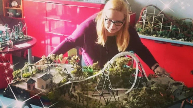 ג'יאל אנג'ל ורכבת ההרים שבנתה (צילום: רשתות חברתיות)