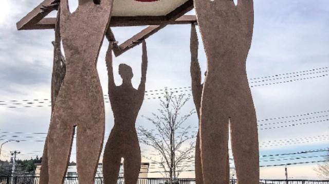 אנדרטה בעיירה Minamisanriku לציון הסיוע הישראלי שניתן לאחר האסון של 2011 (צילום: משרד החוץ)