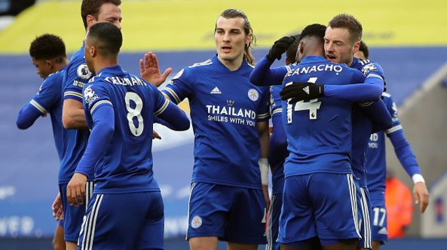 שחקני לסטר חוגגים (צילום: Molly Darlington/PA Images via Getty Images)