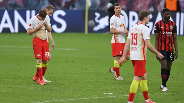 שחקני לייפציג מאוכזבים (צילום: Jan Woitas/picture alliance via Getty Images)