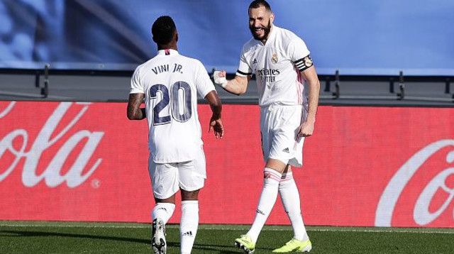 קארים בנזמה, ויניסיוס ג’וניור (צילום: Gonzalo Arroyo Moreno/Getty Images)