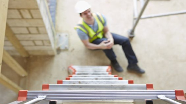 נפגע בתאונת עבודה (צילום: Shutterstock)