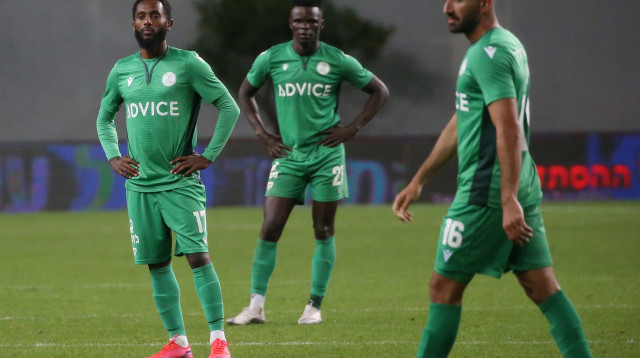 שחקני הפועל כפר סבא מאוכזבים (צילום: אודי ציטיאט)