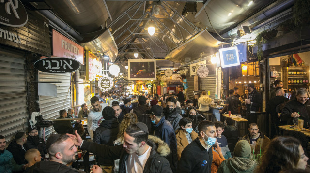 קורונה (צילום: אוליבייה פיטוסי, פלאש 90)