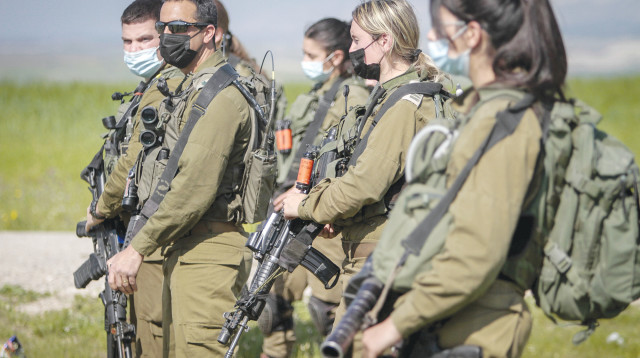 חיילות וחיילי צה''ל (צילום: נאסר אישתאיה, פלאש 90)