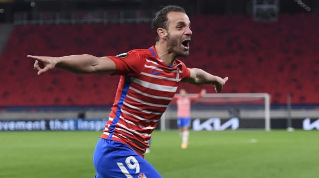 רוברטו סולדאדו חוגג (צילום: ATTILA KISBENEDEK/AFP via Getty Images)