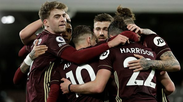 פטריק במפורד ושחקני לידס (צילום: Matt Dunham - Pool/Getty Images)