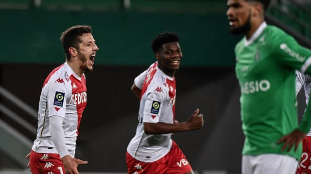 סטבן יובטיץ’ חוגג (צילום: JEFF PACHOUD/AFP via Getty Images)