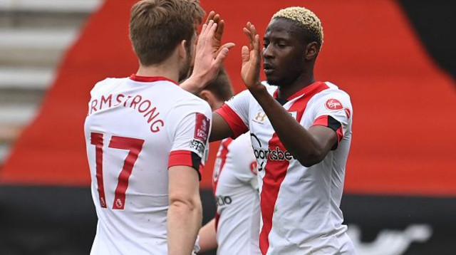 שחקני סאות’המפטון חוגגים (צילום: GLYN KIRK/AFP via Getty Images)