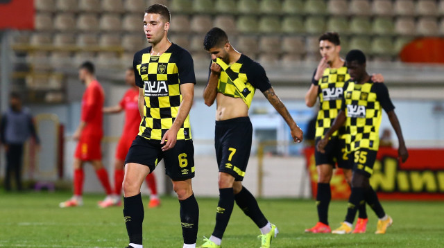 שחקני בית"ר ירושלים מאוכזבים (צילום: לירון מולדובן)