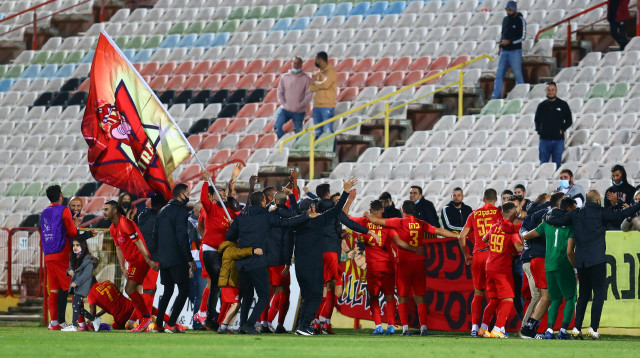 שחקני אשדוד חוגגים (צילום: לירון מולדובן‎)