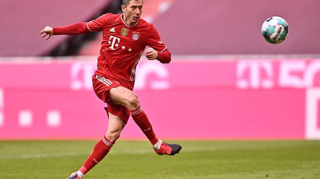 רוברט לבנדובסקי (צילום: Lukas Barth-Tuttas - Pool/Getty Images)