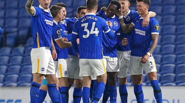 שחקני ברייטון חוגגים (צילום: JOHN WALTON/POOL/AFP via Getty Images)