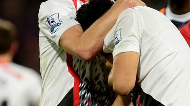 ג’רארד וסוארס מבינים שהאליפות ברחה (צילום: Jamie McDonald/Getty Images)