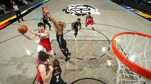 דני אבדיה בברוקלין (צילום: Nathaniel S. Butler/NBAE via Getty Images)