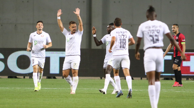 מקסים פלקושצ’נקו חוגג (צילום: שלומי גבאי)