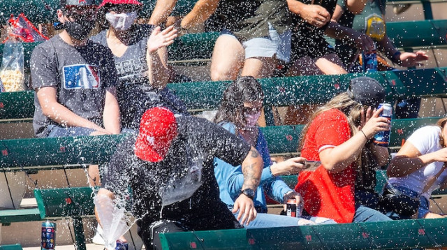 הבירה משפיצה לכל עבר (צילום: רשתות חברתיות)