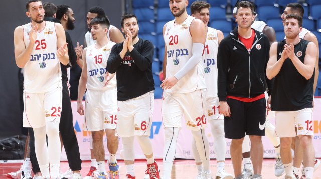 שחקני הפועל ירושלים חוגגים (צילום: דני מרון)