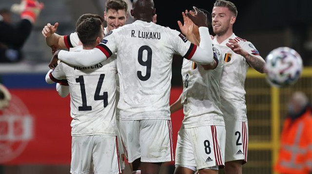 שחקני בלגיה חוגגים (צילום: Dean Mouhtaropoulos/Getty Images)