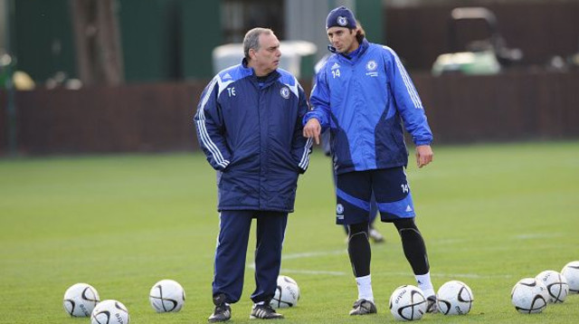 קלאודיו פיסארו ואברם גרנט (צילום: Darren Walsh/Chelsea FC Via Getty Images)