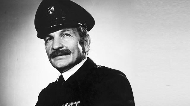 השוטר אזולאי (צילום: אשר מולט)