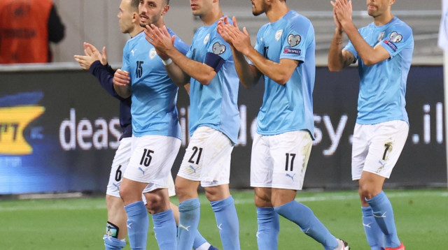 שחקני נבחרת ישראל מודים לקהל (צילום: דני מרון)