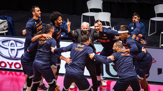 שחקני עירוני נס ציונה (צילום: FIBA)