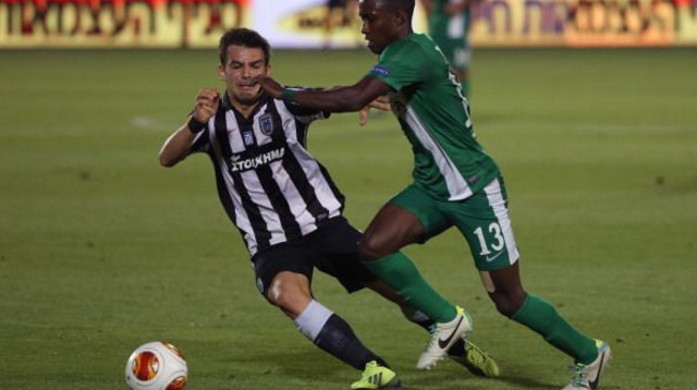 טאלב טוואטחה נגד פאוק ב-2013 (צילום: MENAHEM KAHANA/AFP via Getty Images)