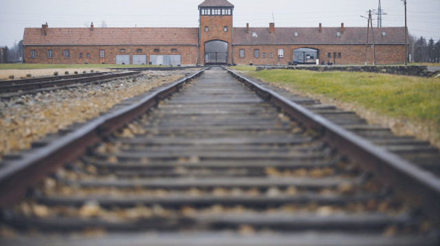 מחנה ההשמדה אושוויץ־בירקנאו. משתמשים באפליקציה כתבו: “מקום טוב ללכת אליו״ (צילום: רויטרס)
