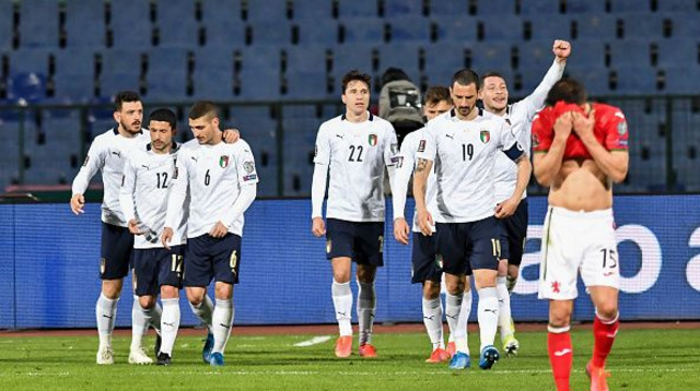 שחקני נבחרת איטליה חוגגים (צילום: Georgi Paleykov/NurPhoto via Getty Images)