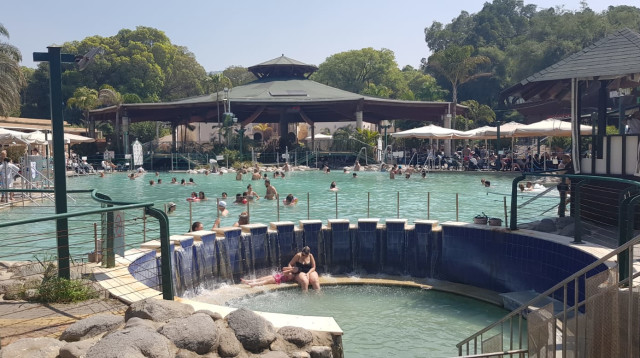 מטיילים בחמת גדר (צילום: חמת גדר)