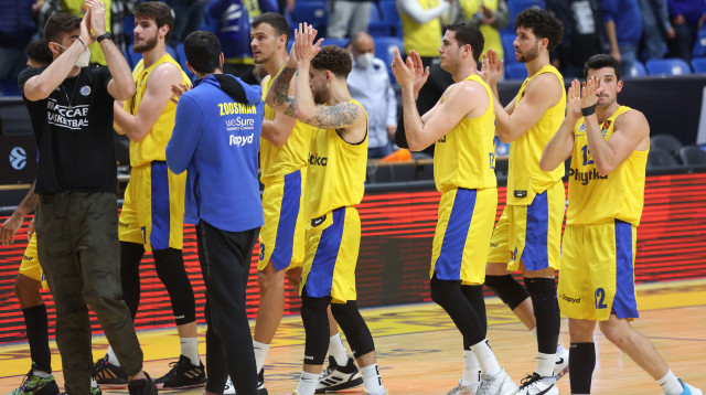 שחקני מכבי תל אביב (צילום: דני מרון)