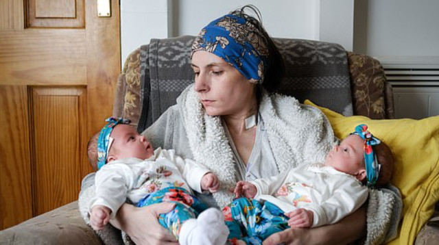 אן מארי והתאומות (צילום: רשתות חברתיות)