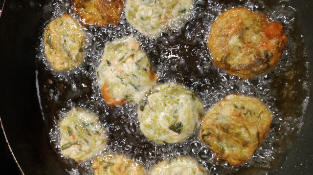 קציצות פרסה במחבת  (צילום: חיליק גורפינקל )