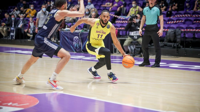סי ג'יי האריס (צילום: FIBA)