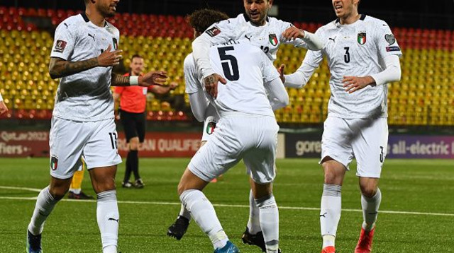 שחקני נבחרת איטליה חוגגים (צילום: Claudio Villa / Stringer)