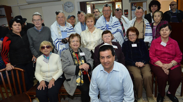 משדר התרמה מיוחד למען ניצולי השואה  (צילום: באדיבות עמותת יד עזר לחבר)